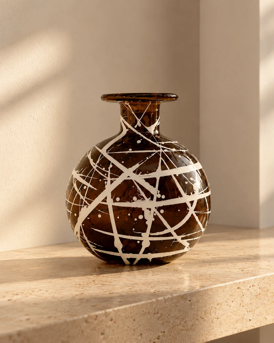 VASO IN VETRO MARRONE A SFERA